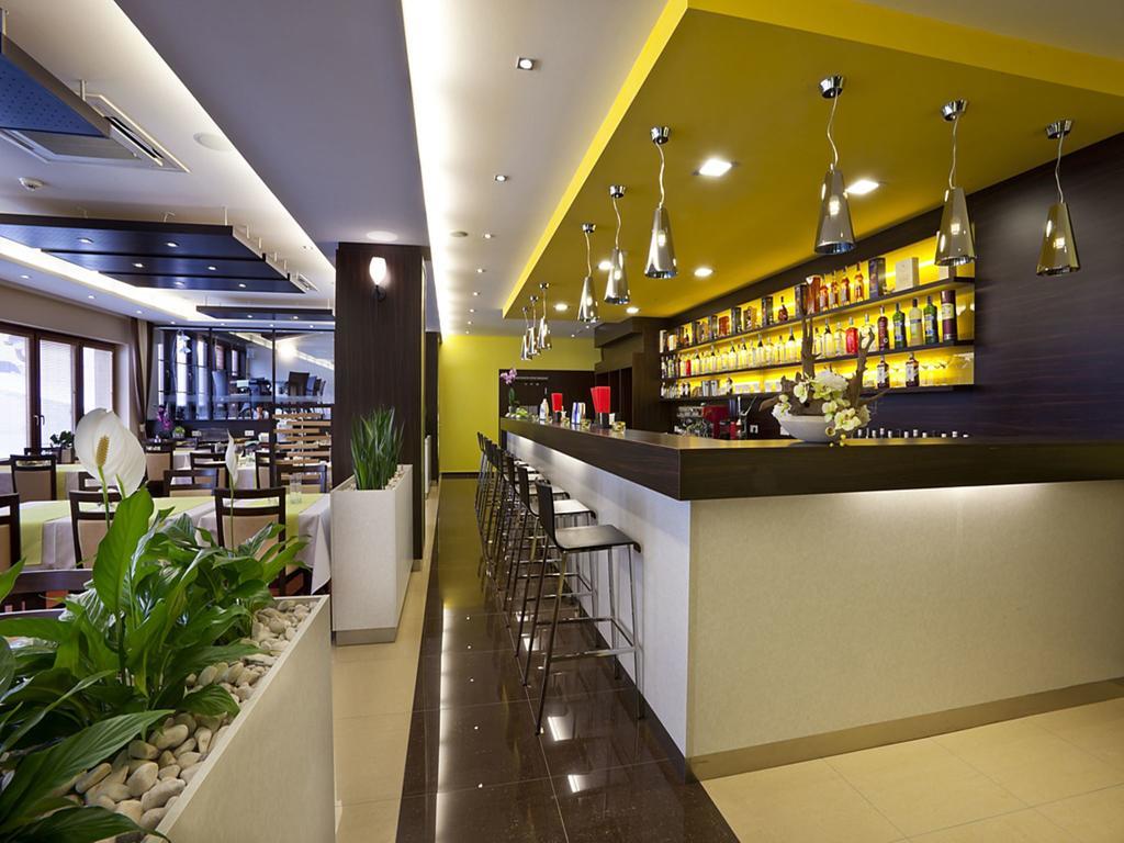 Hotel Viktor Bratislava Restaurante foto